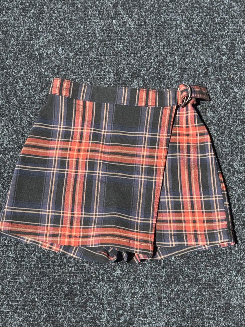 Hollister red plaid skort